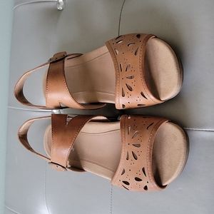 Earth Brown Sandal size10M
